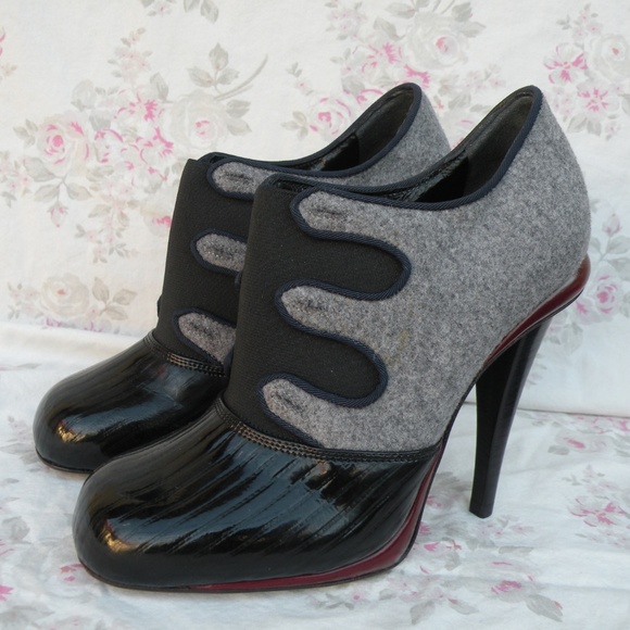 COPY - FENDI SHOES SIZE 35 1/2 - Picture 2 of 13